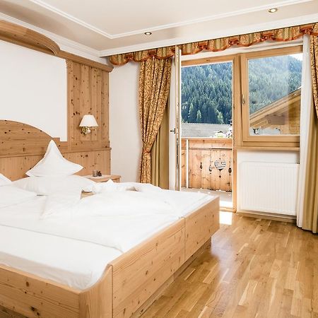 Hotel Dorfer Alpine&Charming Сельва-ді-Валь-Гардена Екстер'єр фото