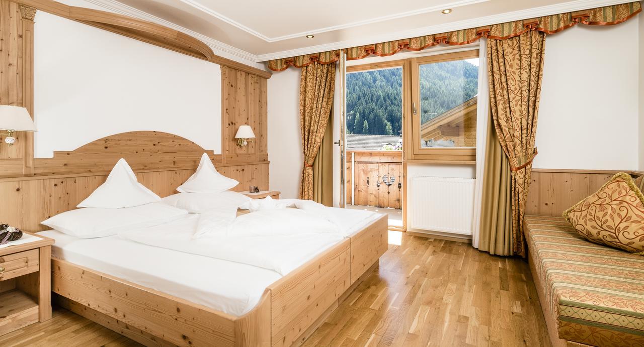 Hotel Dorfer Alpine&Charming Сельва-ді-Валь-Гардена Екстер'єр фото